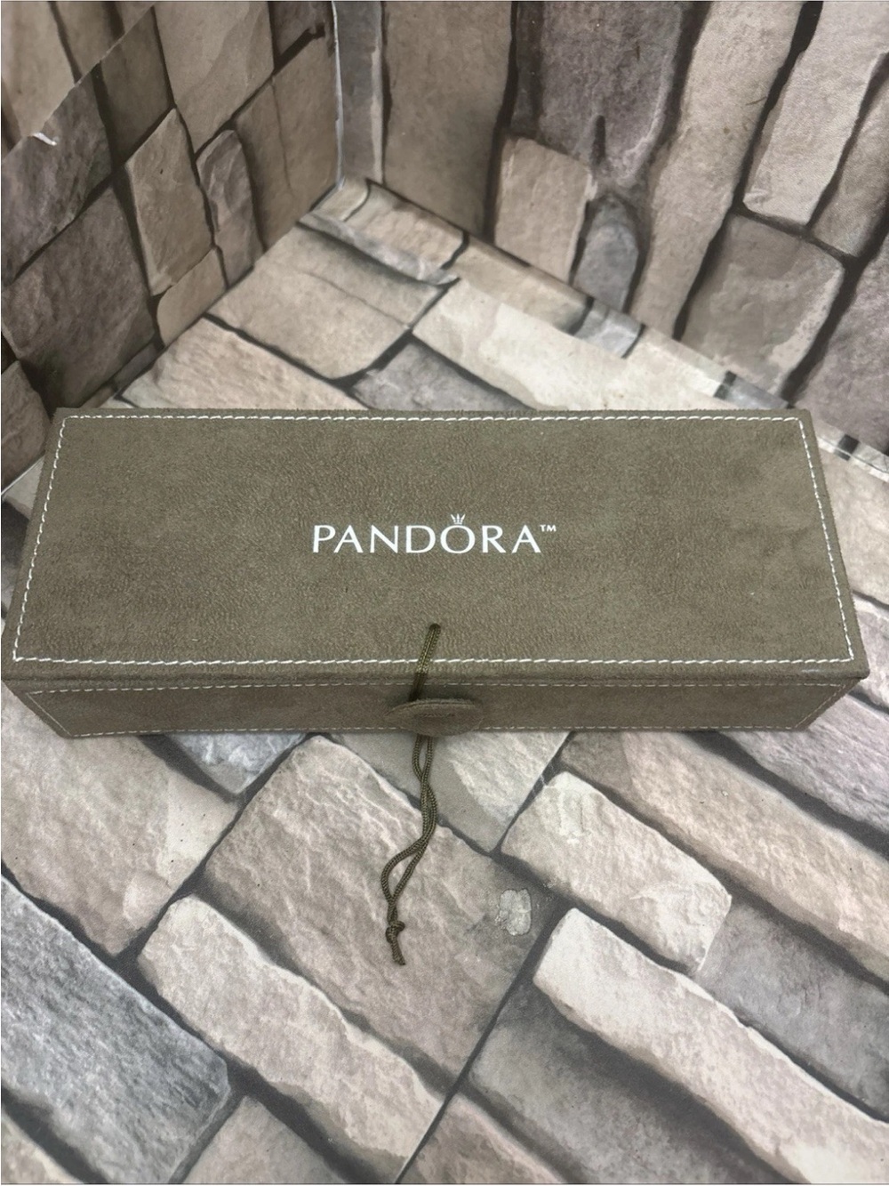 Pandora brown suede jewelry box, specifically designed for charms and bracelets - Picture 1 of 10